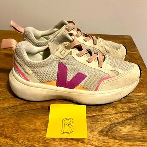 Veja Small Canary Alveomesh Kid’s Sneaker